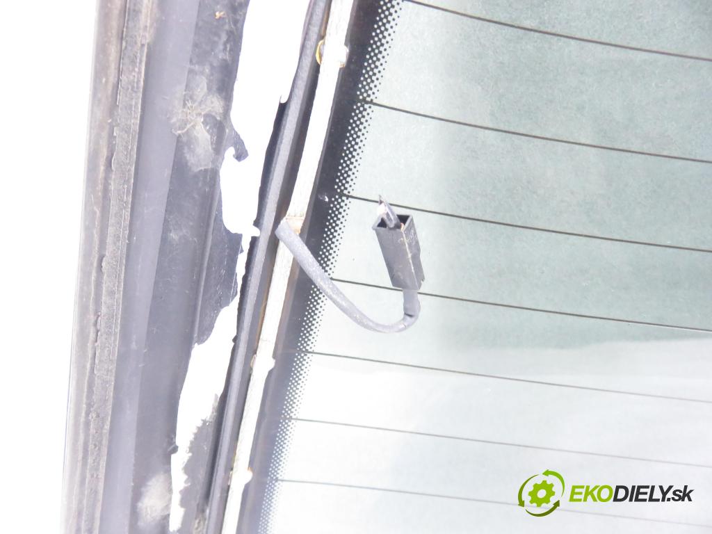 AUDI A4 Avant (8E5, B6) KOMBI 2003 96,00 1.9 TDI PD 130 - AVF 1896,00 Okno zadné kapota