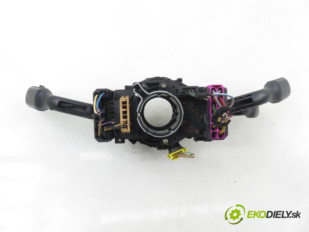 AUDI A4 (8D2, B5) KOMBI 1998 81,00 1.9 TDI 110 - AFN 1896,00 páčka/prepínač 4D0953513D