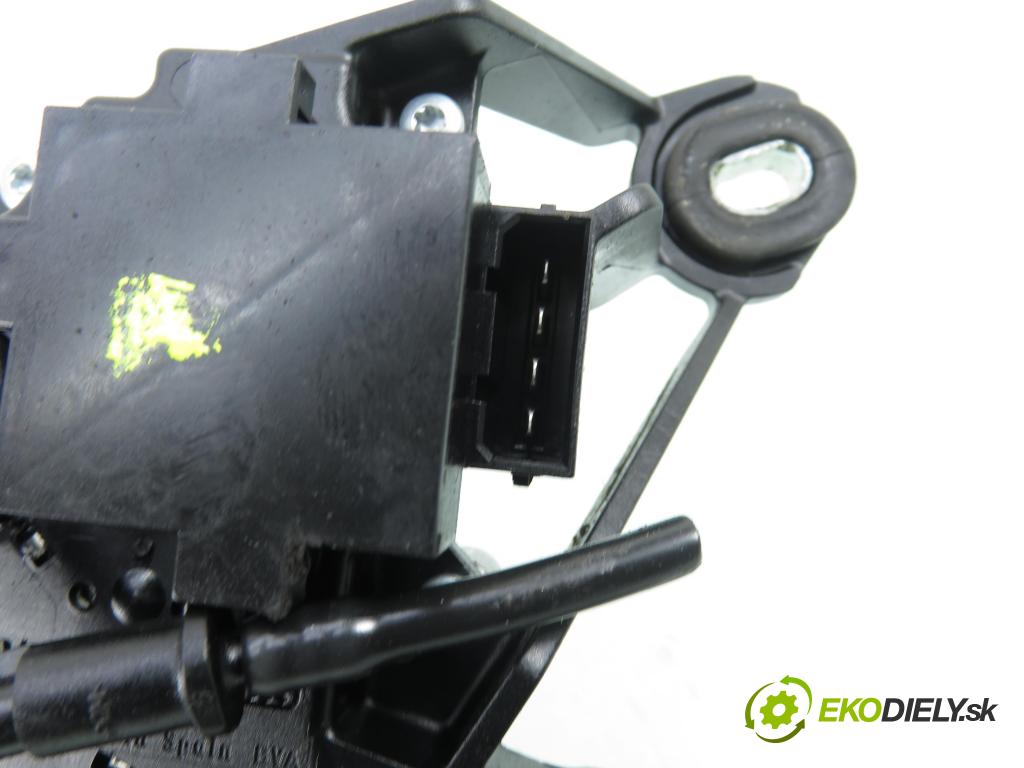 VW PASSAT B5.5 Variant (3B6) KOMBI 2002 96,00 1.9 TDI PD 130 - AVF 1896,00 motorek stěrače ZADNÍ: 0390201592