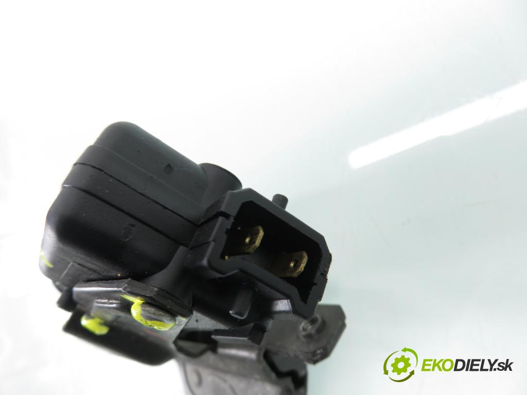 BMW 5 (E39) SEDAN 1997 110,00 520 i 150 - M52 B20 (206S3) 1991,00 zámok dveří kufr EL. 8172177