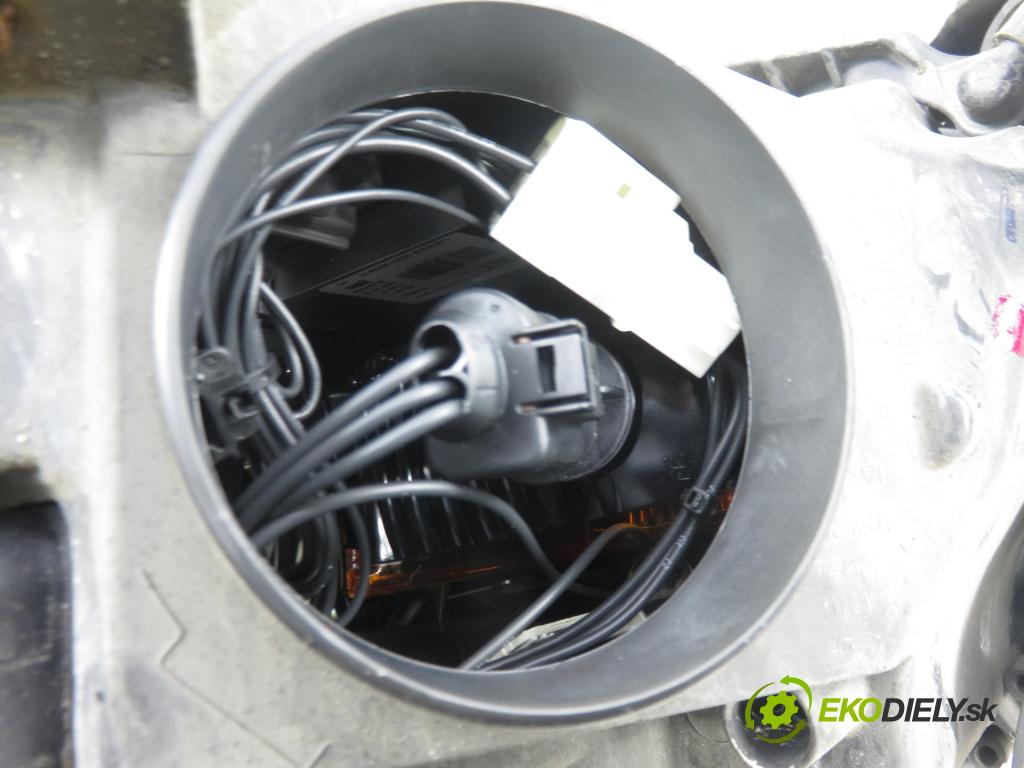 AUDI A5 (8T3) COUPE 2009 140,00 2.7 TDI - CGKA 2698,00 světlo PP 8T0941004AD