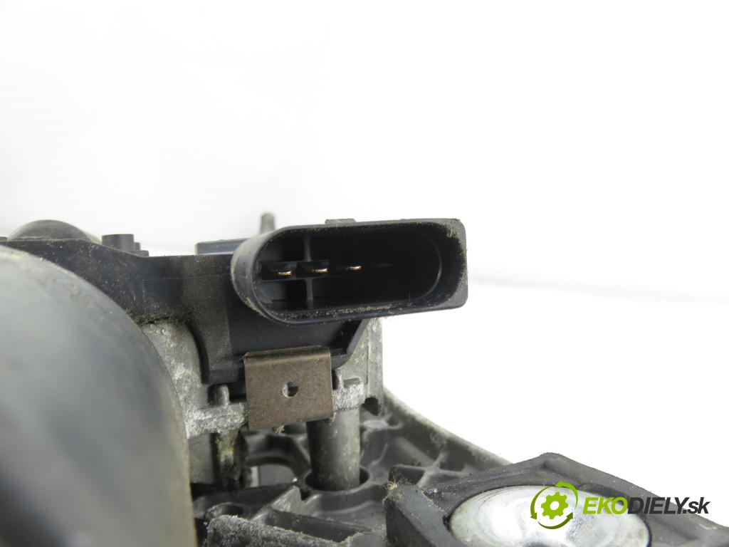 VOLVO V50 (MW) KOMBI 2006 80,00 1.6 D - 109  D 4164 T 1560,00 Motorček stieračov 3397020756 ; 1137328216