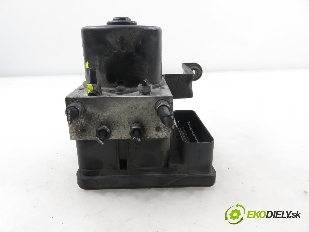 VOLVO V50 (MW) KOMBI 2006 80,00 1.6 D - 109  D 4164 T 1560,00 pumpa ABS 4N512C405EC ; 30736589A ; 10096004273 (Pumpa ABS)