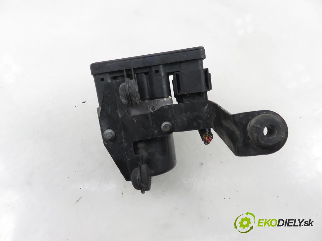 VOLVO V50 (MW) KOMBI 2006 80,00 1.6 D - 109  D 4164 T 1560,00 pumpa ABS 4N512C405EC ; 30736589A ; 10096004273 (Pumpa ABS)