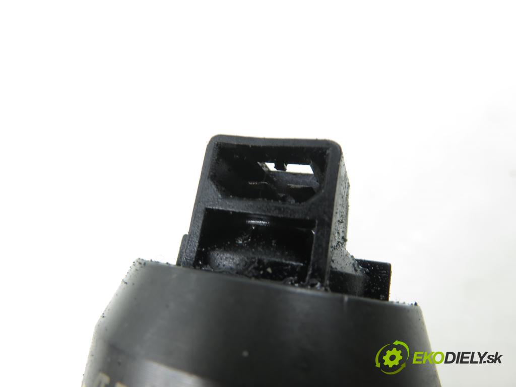 AUDI A4 Avant (8E5, B6) KOMBI 2003 96,00 1.9 TDI PD 130 - AVF 1896,00 Vstrekovač 038130073BA ; 0414720216 (Vstrekovač paliva)