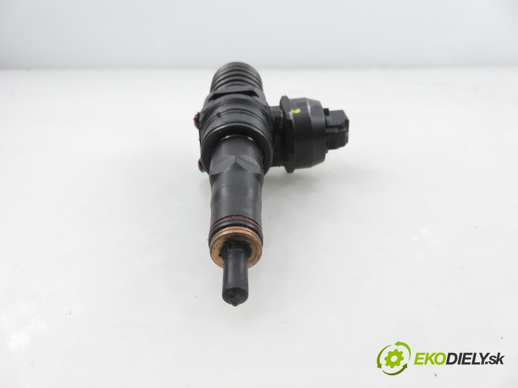 AUDI A4 Avant (8E5, B6) KOMBI 2003 96,00 1.9 TDI PD 130 - AVF 1896,00 Vstrekovač 038130073BA ; 0414720216 (Vstrekovač paliva)