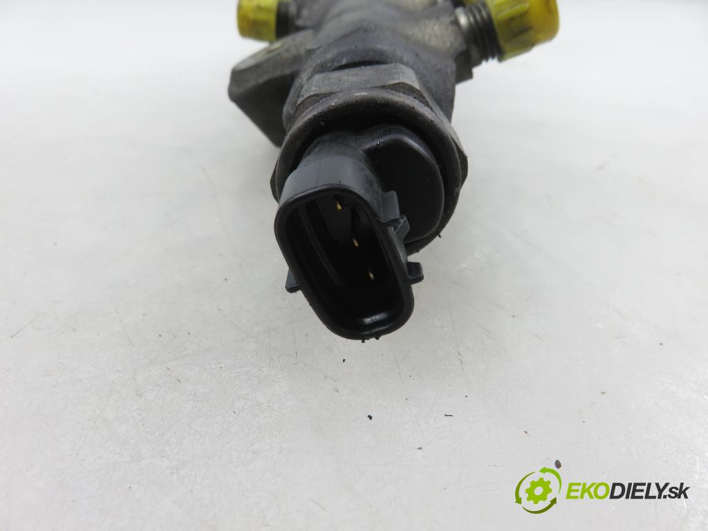 MAZDA 5 (CR19) MINIVAN 2009 105,00 2.0 MZR-CD 143 - RF7J 1998,00 Lišta vstrekovacia  (Vstrekovacia lišta)