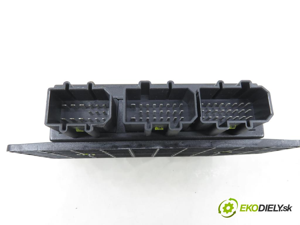 VW PASSAT B5.5 (3B3) SEDAN 2001 74,00 1.9 TDI PD 101 - AVB 1896,00 MODUL komfortu 1C0959799A ; 5DK00821300