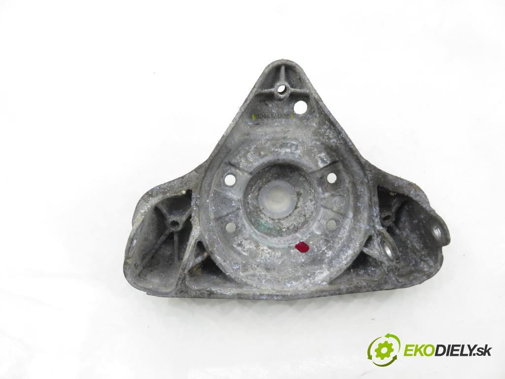 VW PASSAT B5.5 Variant (3B6) KOMBI 2002 96,00 1.9 TDI PD 130 - AVF 1896,00 uchycení tlumičích 8D0412383E