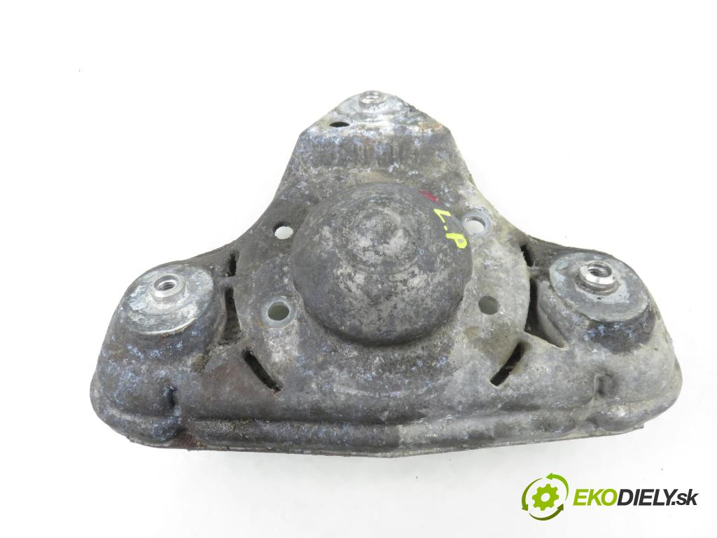 VW PASSAT B5.5 Variant (3B6) KOMBI 2002 96,00 1.9 TDI PD 130 - AVF 1896,00 uchycení tlumičích 8D0412383E