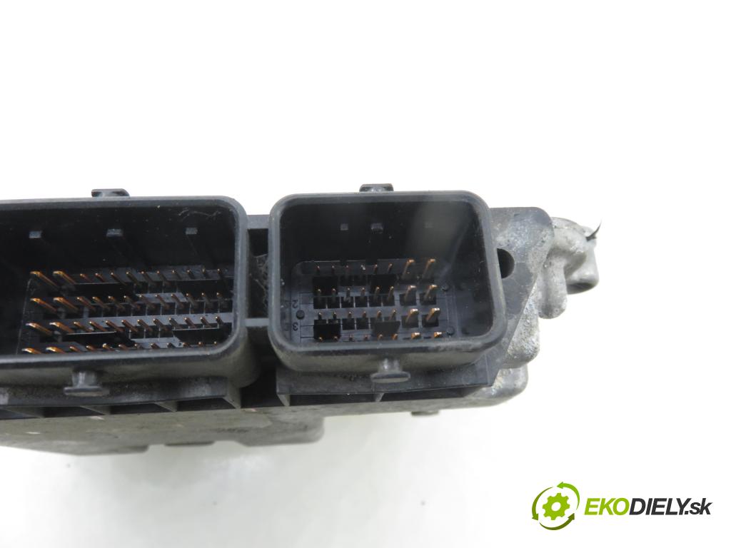 VOLVO V50 (MW) KOMBI 2006 80,00 1.6 D - 109  D 4164 T 1560,00 řídící jednotka motora 4N5112A650BA ; 0281011775