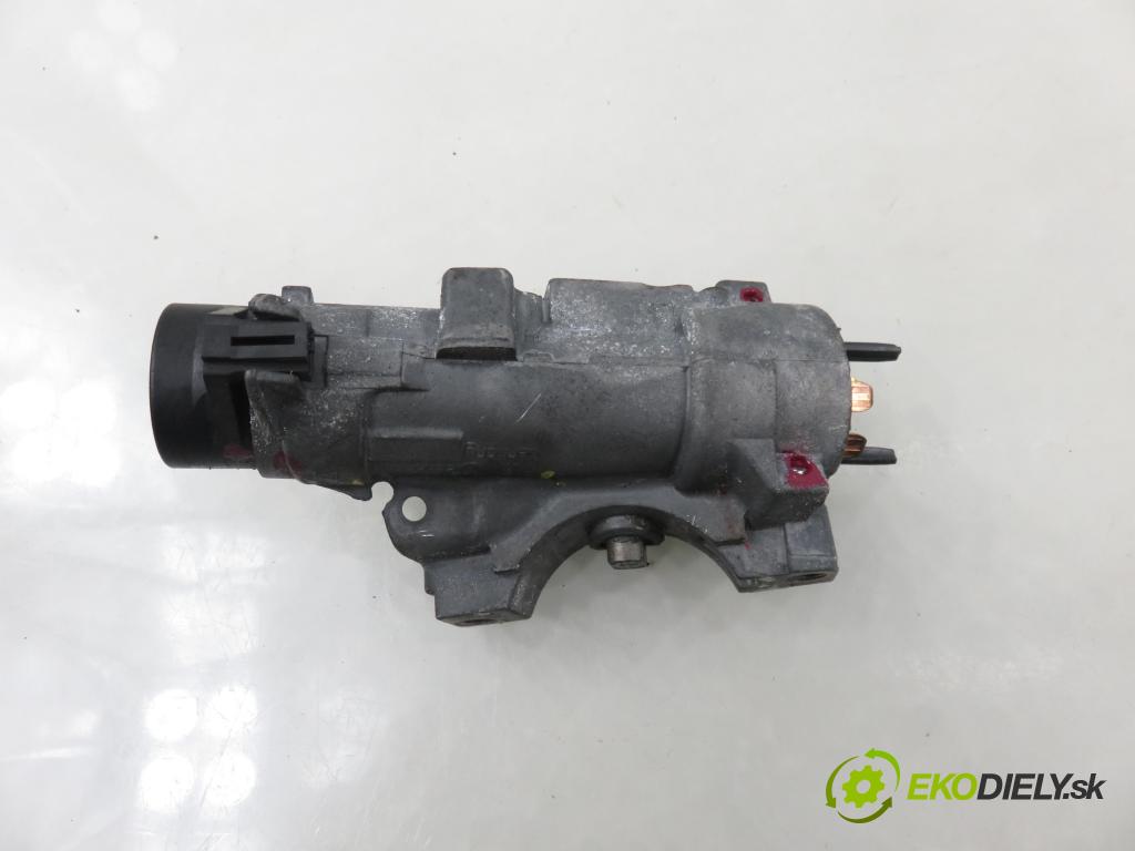 VW PASSAT B5.5 Variant (3B6) KOMBI 2002 96,00 1.9 TDI PD 130 - AVF 1896,00 spinačka 4B0905851B (Spínacia skrinka)