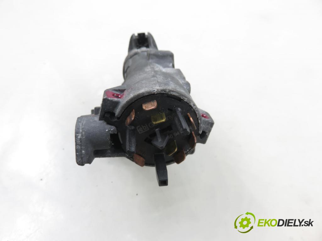 VW PASSAT B5.5 Variant (3B6) KOMBI 2002 96,00 1.9 TDI PD 130 - AVF 1896,00 spinačka 4B0905851B (Spínacia skrinka)