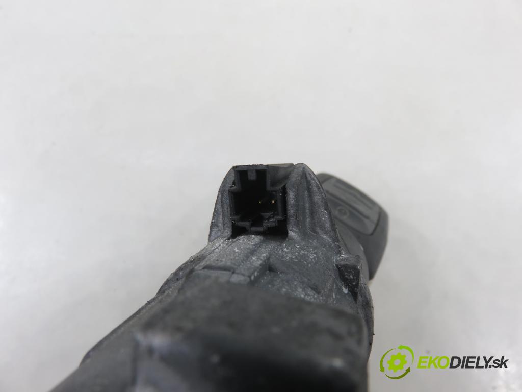 VW PASSAT B5.5 Variant (3B6) KOMBI 2002 96,00 1.9 TDI PD 130 - AVF 1896,00 spinačka 4B0905851B (Spínacia skrinka)