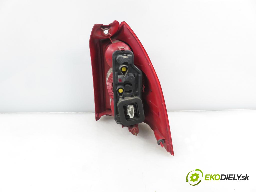 PEUGEOT 307 SW (3H) KOMBI 2007 103,00 2.0 16V - RFN (EW10J4) 1997,00 světlo levé zadní 557686A