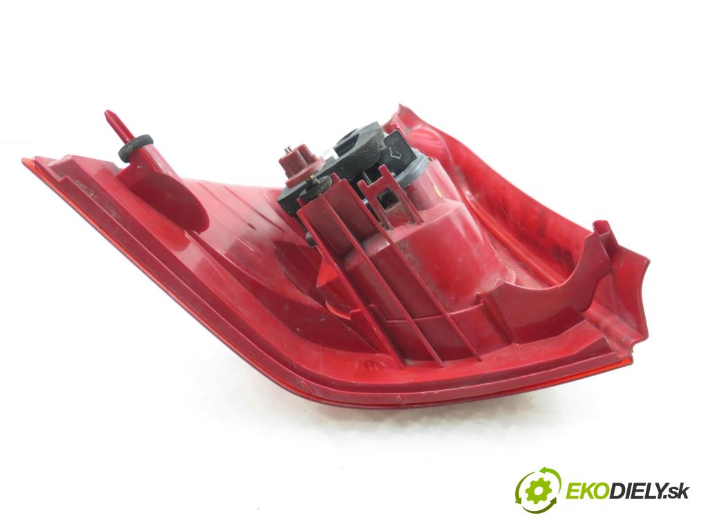 PEUGEOT 307 SW (3H) KOMBI 2007 103,00 2.0 16V - RFN (EW10J4) 1997,00 Svetlo pravé zadné 557684A