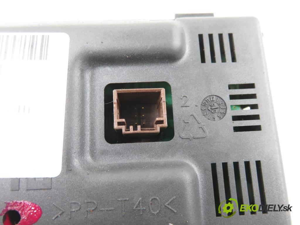 PEUGEOT 307 SW (3H) KOMBI 2007 103,00 2.0 16V - RFN (EW10J4) 1997,00 Panel kúrenia KLIMATRONIK 9646627977