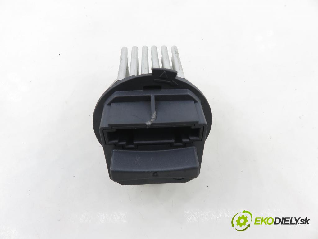 PEUGEOT 307 SW (3H) KOMBI 2007 103,00 2.0 16V - RFN (EW10J4) 1997,00 rezistor / REOSTAT: topení F8840002 ; 5HL00894103