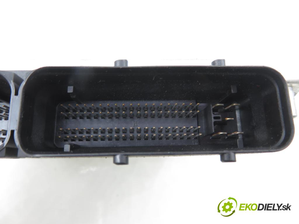 AUDI A4 Avant (8E5, B6) KOMBI 2003 96,00 1.9 TDI PD 130 - AVF 1896,00 Riadiaca jednotka Motor 038906019LJ ; 0281011222