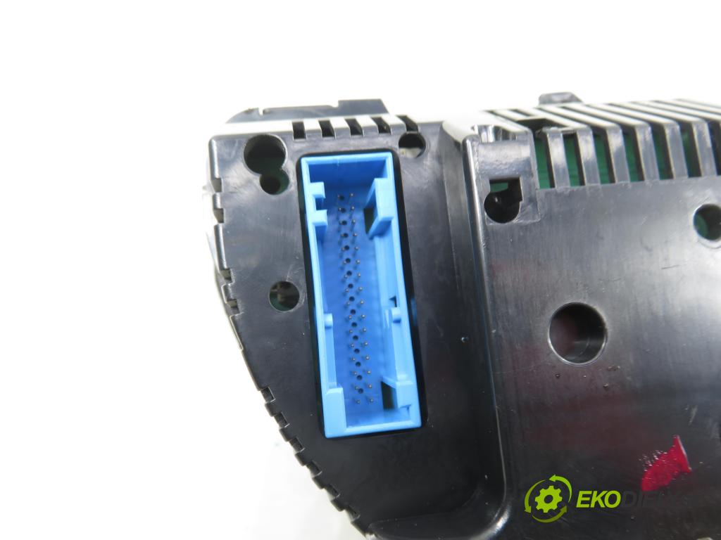 AUDI A4 Avant (8E5, B6) KOMBI 2003 96,00 1.9 TDI PD 130 - AVF 1896,00 Prístrojovka elektrický 8E0920900M ; 0263626045