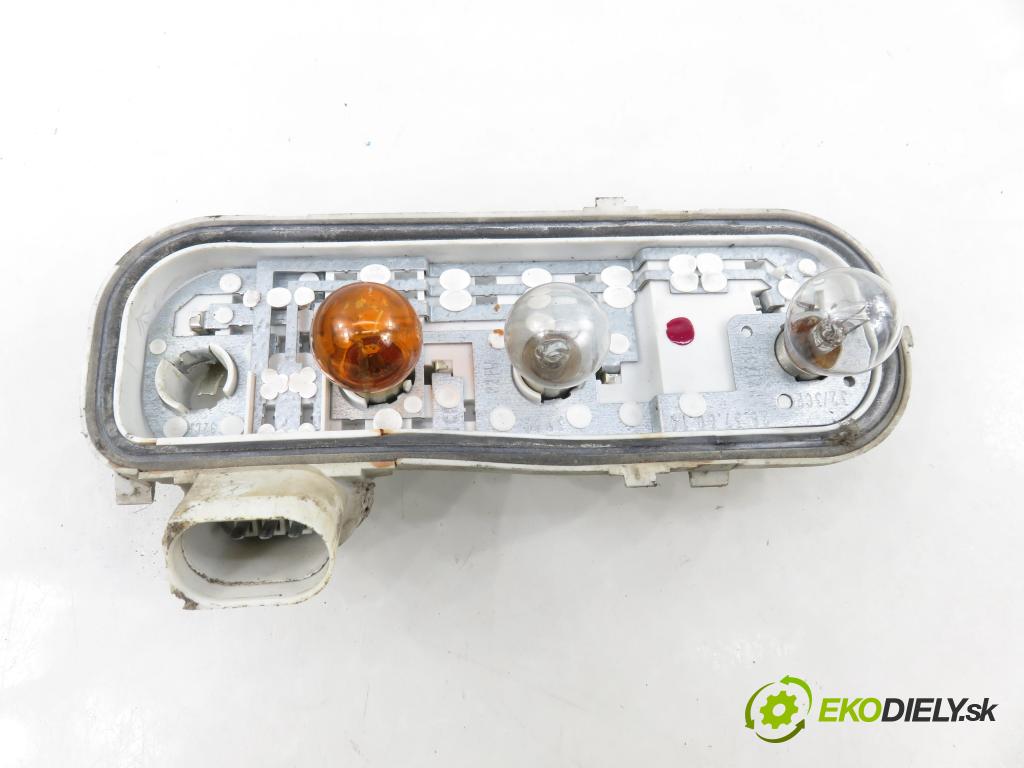 AUDI A4 Avant (8E5, B6) KOMBI 2003 96,00 1.9 TDI PD 130 - AVF 1896,00 vložka svetla pravy zadné 8E9945258