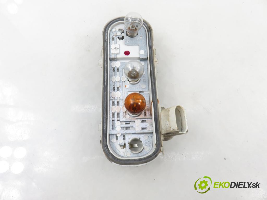 AUDI A4 Avant (8E5, B6) KOMBI 2003 96,00 1.9 TDI PD 130 - AVF 1896,00 vložka svetla pravy zadné 8E9945258