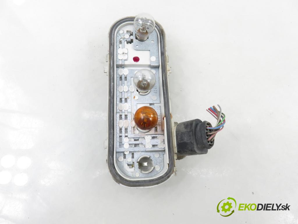 AUDI A4 Avant (8E5, B6) KOMBI 2003 96,00 1.9 TDI PD 130 - AVF 1896,00 vložka svetla pravy zadné 8E9945258