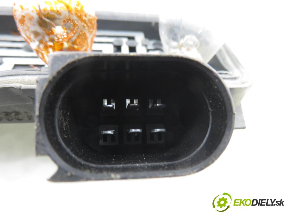 AUDI A4 Avant (8E5, B6) KOMBI 2003 96,00 1.9 TDI PD 130 - AVF 1896,00 PŘÍSPĚVEK svetla levý ZADNÍ: 8E9945257