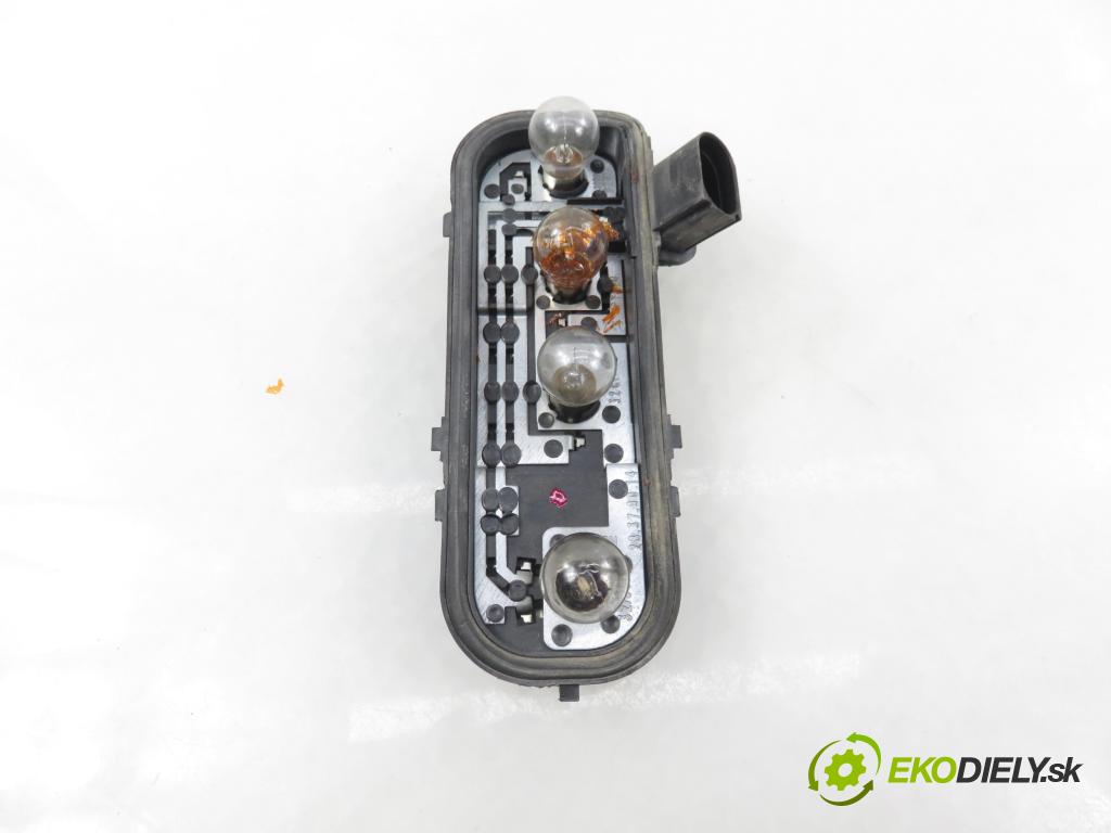 AUDI A4 Avant (8E5, B6) KOMBI 2003 96,00 1.9 TDI PD 130 - AVF 1896,00 PŘÍSPĚVEK svetla levý ZADNÍ: 8E9945257