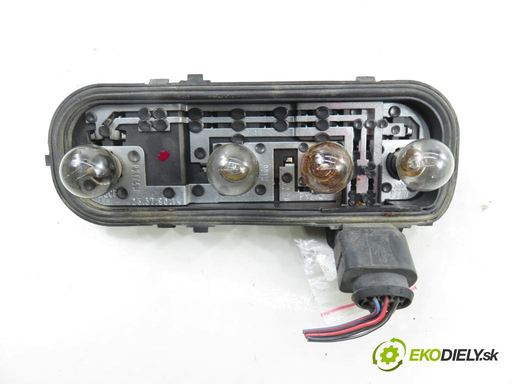 AUDI A4 Avant (8E5, B6) KOMBI 2003 96,00 1.9 TDI PD 130 - AVF 1896,00 PŘÍSPĚVEK svetla levý ZADNÍ: 8E9945257