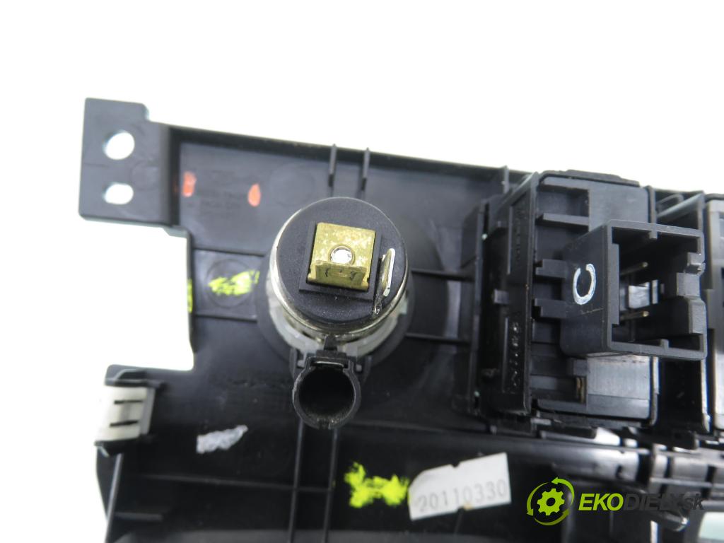 RENAULT KOLEOS I (HY_) SUV 2011 110,00 2.0 dCi 4x4 150 1995,00 vypínač Start brzdových svetiel Motor 682607542R