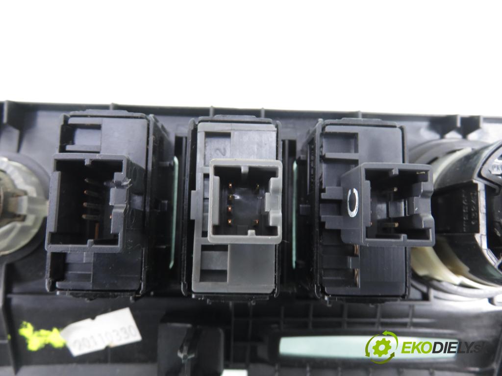 RENAULT KOLEOS I (HY_) SUV 2011 110,00 2.0 dCi 4x4 150 1995,00 vypínač Start brzdových svetiel Motor 682607542R