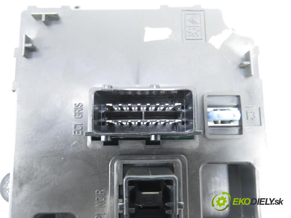 PEUGEOT 307 SW (3H) KOMBI 2007 103,00 2.0 16V - RFN (EW10J4) 1997,00 MODUL komfortu S120017004L ; 9656147980