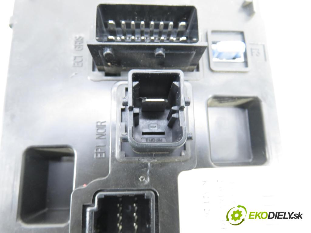 PEUGEOT 307 SW (3H) KOMBI 2007 103,00 2.0 16V - RFN (EW10J4) 1997,00 MODUL komfortu S120017004L ; 9656147980