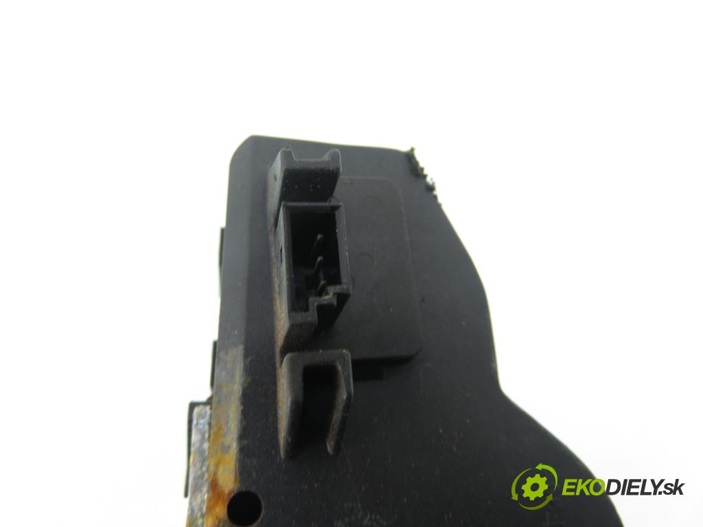 MERCEDES-BENZ KLASA C T-Model (S203) KOMBI 2005 90,00 C 200 CDI (203.207) 122 - OM 646.962 2148,00 zámok dverí kufor EL. A2037400235