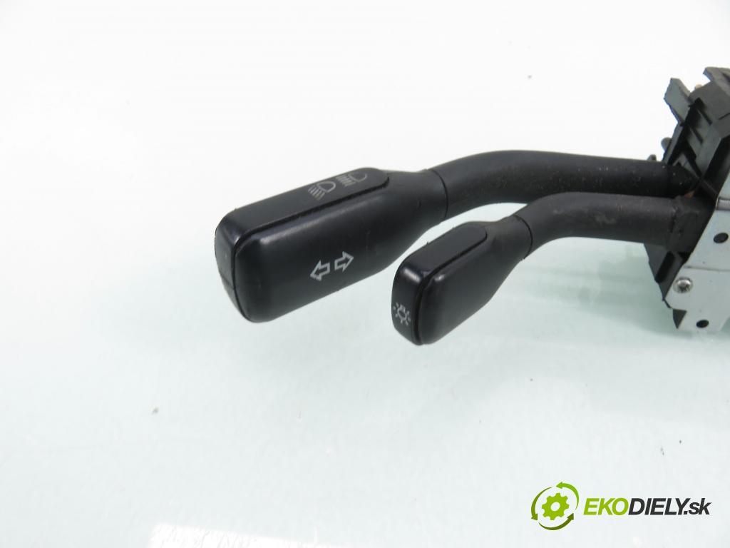 AUDI 80 Avant (8C, B4) KOMBI 1992 85,00 2.0 E - ABK 1984,00 páčka/prepínač 4A9953503