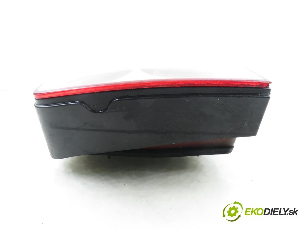 VW PASSAT B5.5 Variant (3B6) KOMBI 2002 96,00 1.9 TDI PD 130 - AVF 1896,00 světlo pravé zadní 3B9945096AA