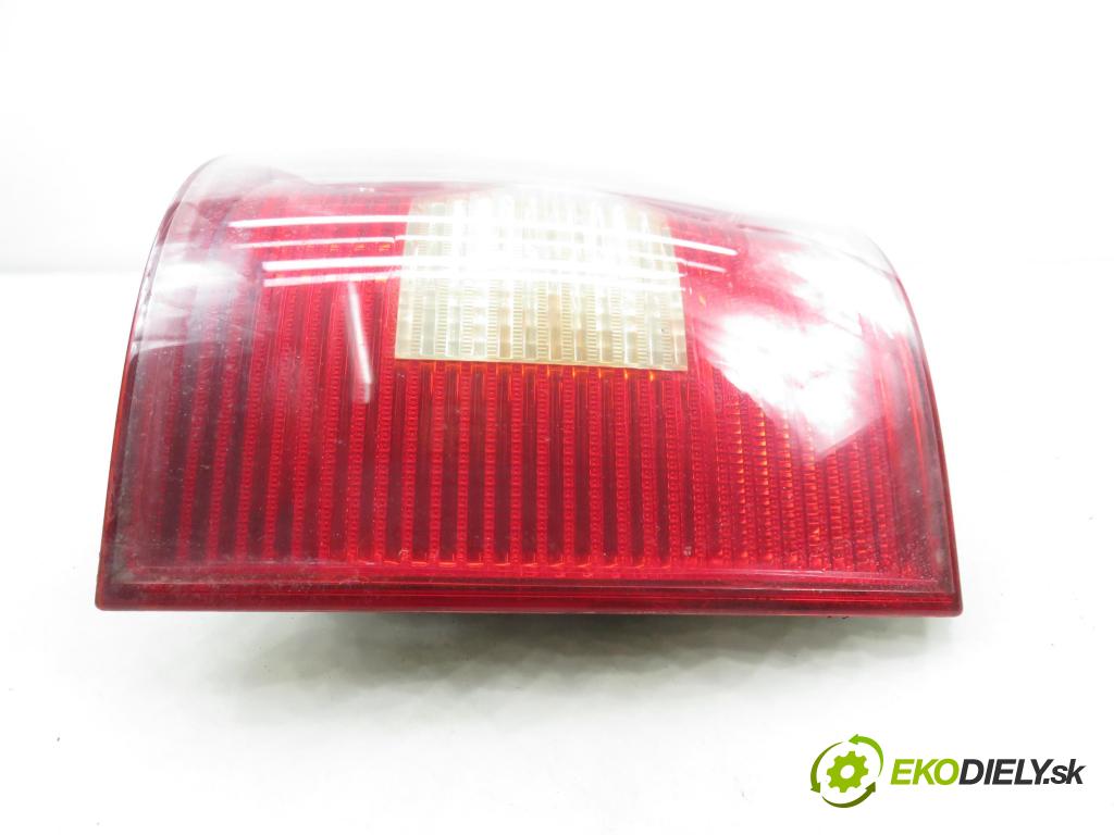 VW PASSAT B5.5 Variant (3B6) KOMBI 2002 96,00 1.9 TDI PD 130 - AVF 1896,00 světlo pravé zadní 3B9945096AA