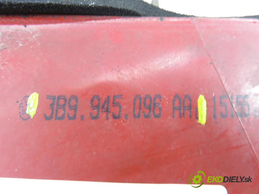 VW PASSAT B5.5 Variant (3B6) KOMBI 2002 96,00 1.9 TDI PD 130 - AVF 1896,00 světlo pravé zadní 3B9945096AA