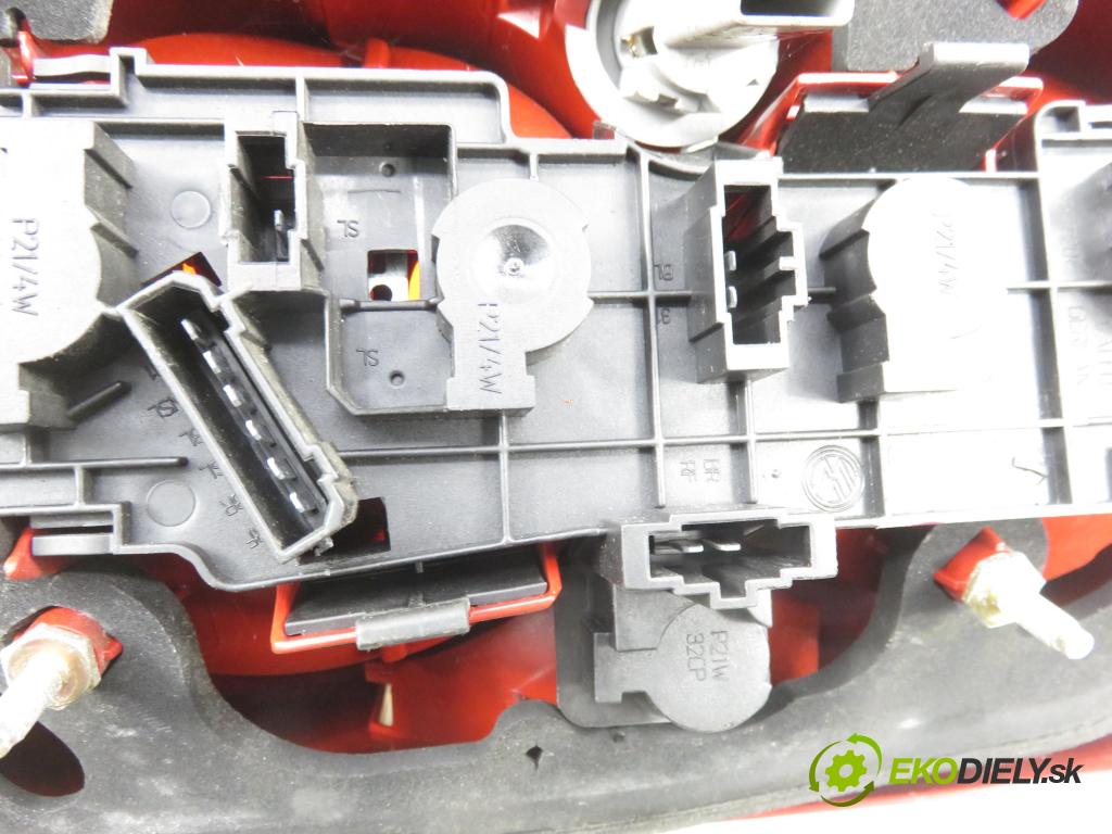 VW PASSAT B5.5 Variant (3B6) KOMBI 2002 96,00 1.9 TDI PD 130 - AVF 1896,00 světlo pravé zadní 3B9945096AA