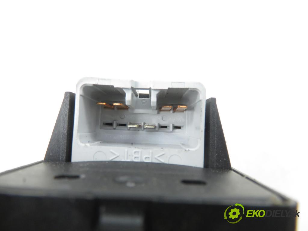 SUZUKI IGNIS (FH) HB 2002 61,00 1.3 4WD 83 (RG413) - M13A 1328,00 Panel ovládania okien 3799075F0