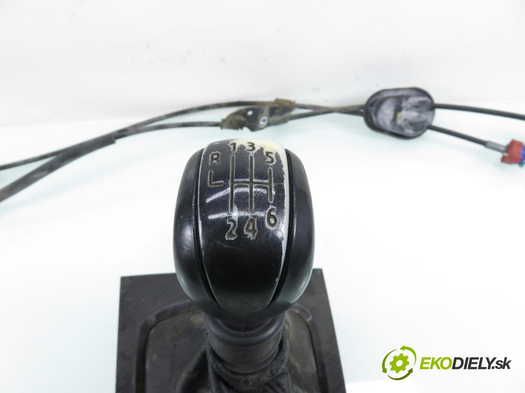 RENAULT KOLEOS I (HY_) SUV 2011 110,00 2.0 dCi 4x4 150 1995,00 ZVEDÁK: JY00A