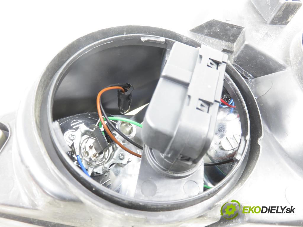 PEUGEOT 307 (3A/C) HB 2003 79,00 2.0 HDi 110 - RHS 1997,00 svetla PŘEDNÍ: