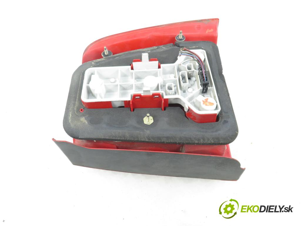 VW PASSAT B5 (3B2) SEDAN 1997 92,00 1.8 20V 125 - ADR 1781,00 světlo levé zadní 3B5945095F