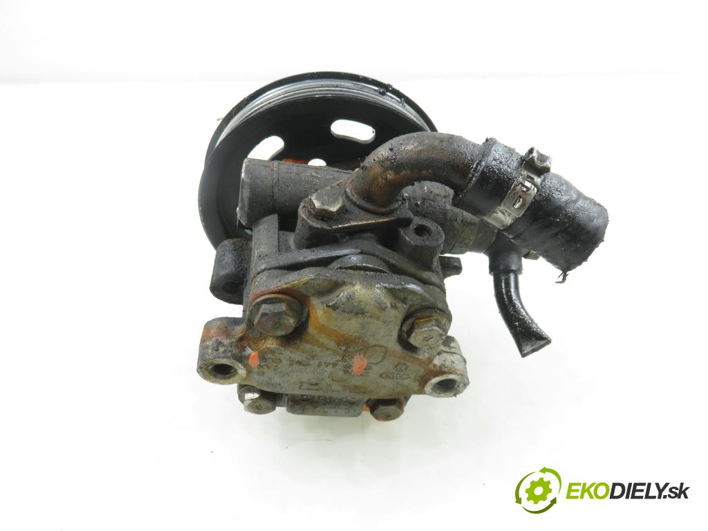 VW PASSAT B5.5 (3B3) SEDAN 2001 74,00 1.9 TDI PD 101 - AVB 1896,00 Pumpa servočerpadlo 8D0145177Q (Servočerpadlo)