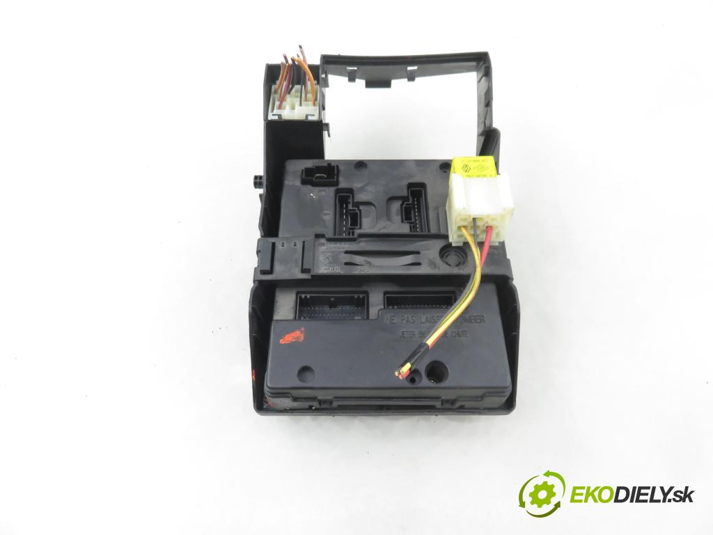 RENAULT SCENIC I (JA0/1_) MINIVAN 2000 70,00 1.4 16V 95 -  K4J 750 1390,00 MODUL BSI 8200029342A ; S108502610C