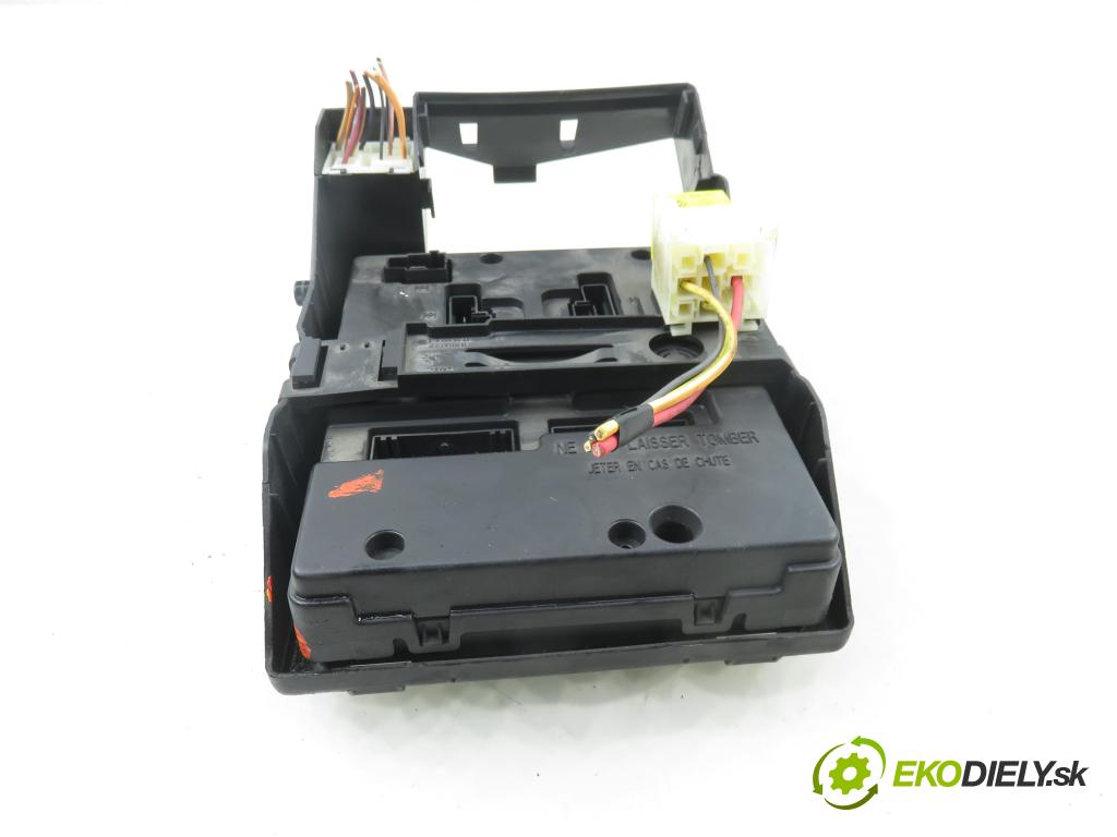 RENAULT SCENIC I (JA0/1_) MINIVAN 2000 70,00 1.4 16V 95 -  K4J 750 1390,00 MODUL BSI 8200029342A ; S108502610C