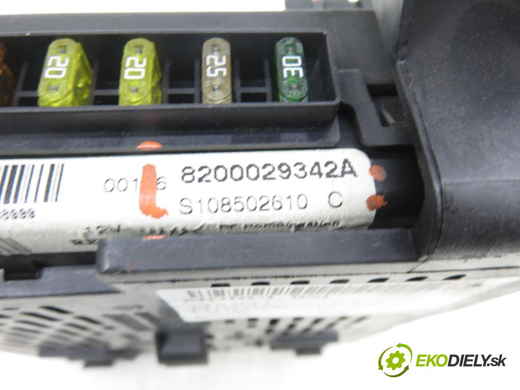 RENAULT SCENIC I (JA0/1_) MINIVAN 2000 70,00 1.4 16V 95 -  K4J 750 1390,00 MODUL BSI 8200029342A ; S108502610C