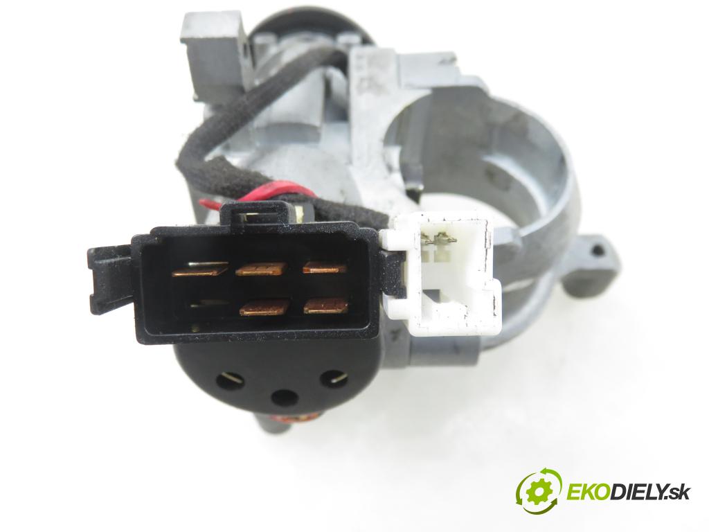 MITSUBISHI SPACE STAR nadwozie wielkoprzestrzenne (MPV) (DG_A) MINIVAN 2004 72,00 1.6 16V (DG3A) 98 - 4G18 1584,00 spinačka / zámky 