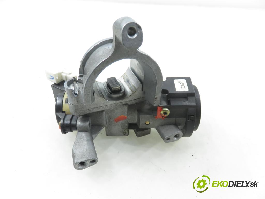 MITSUBISHI SPACE STAR nadwozie wielkoprzestrzenne (MPV) (DG_A) MINIVAN 2004 72,00 1.6 16V (DG3A) 98 - 4G18 1584,00 spinačka / zámky